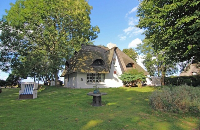 Sylt is a valuable habitat and a soothing vacation spot, a paradisiacal realm of peace and tranquillity.
