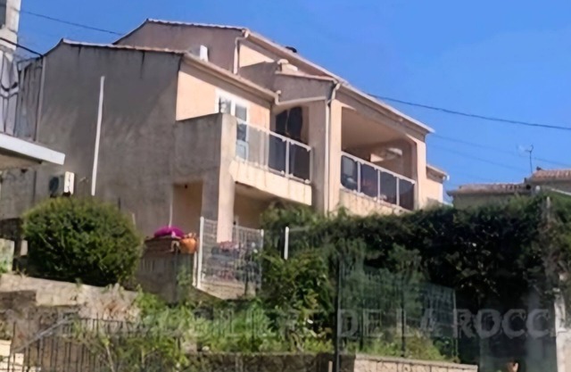 T3 fully equipped in quiet villa 5 min walk from town center