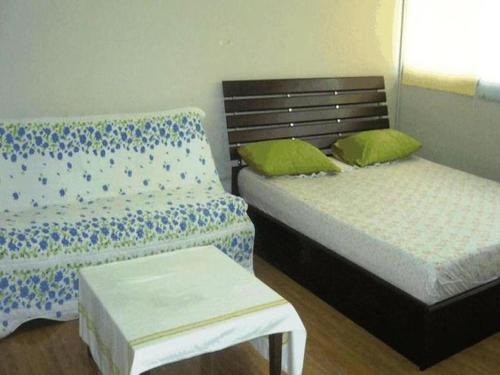 T8 Guest House Don Mueang Challenger triple room
