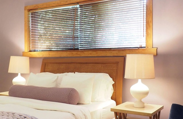 Tasteful Riverfront Mid-Century Modern Bungalow — 4 season rental