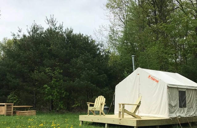Tentrr Signature Site - River's Edge Mountain Valley