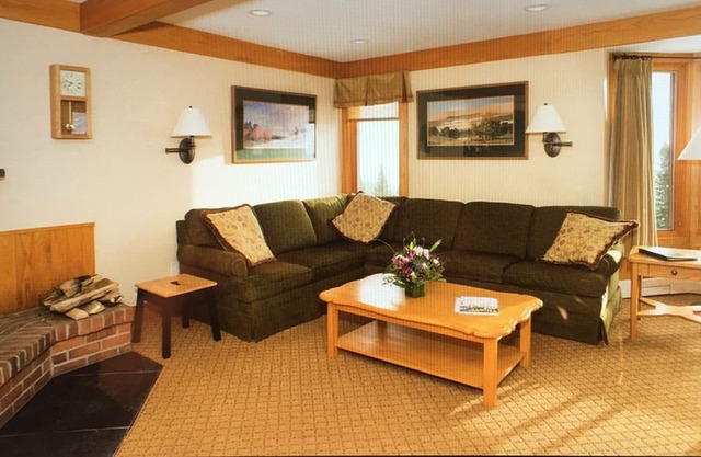 Thanksgiving Ski Week At Von Trapp Lodge In A Guest House
