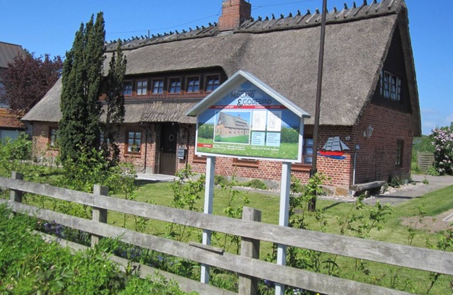 Thatched roof apartment on the Baltic Sea with roof terrace for 4 people in Falshöft