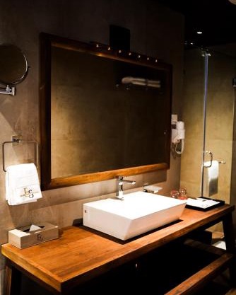 The 33rd Executive Suites