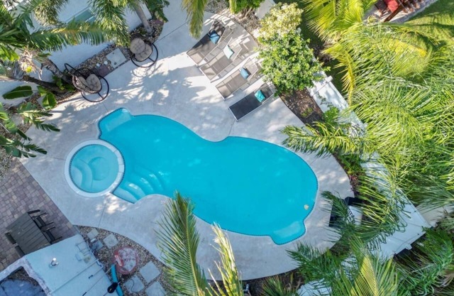 The Beachside Haven Heated PoolSpa 5 Min to Beach!