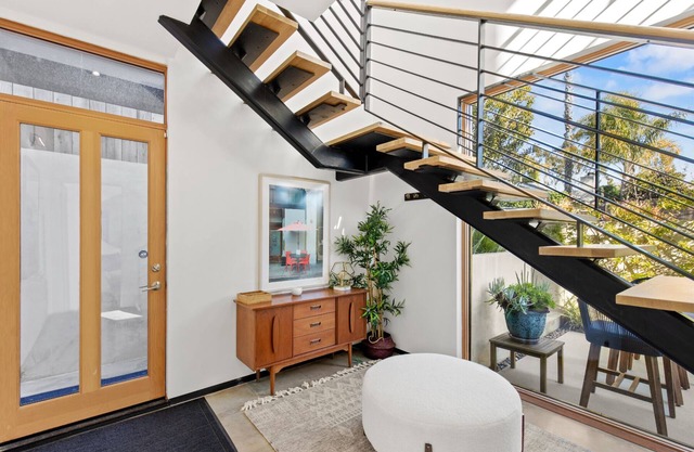 The Broadway - Loft Style Living in the Heart of Venice