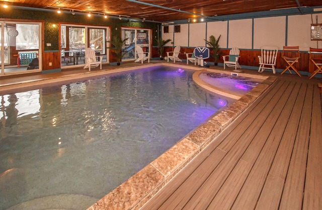 The Brown House. Indoor pool - Spa - Sauna - Gameroom