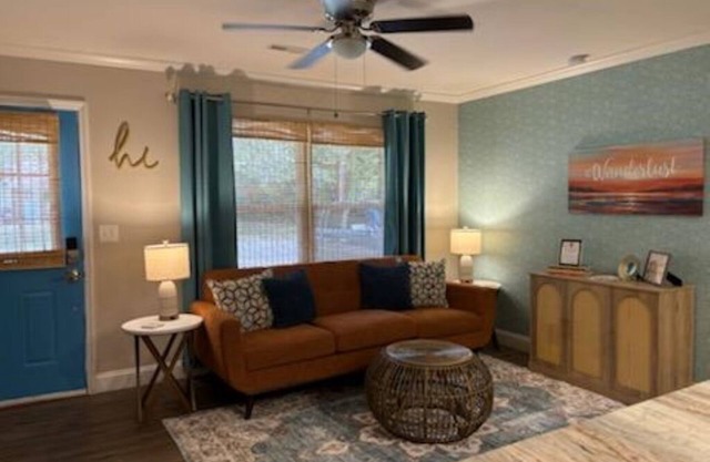 The Coastal Haven/King Bed/WIFI/Near Shopping & Dining