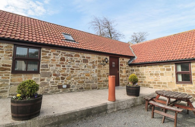 THE COW BYRE, pet friendly, with a garden in Lingdale