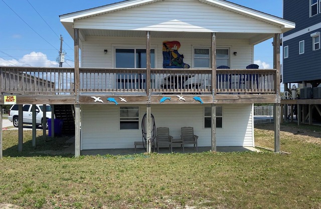 The cozy Light House Cottage is ocean front with 2 bedrooms - sleeps 6 - 2 baths