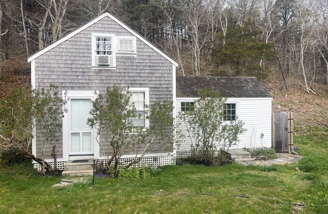 “The Dove” - Truro Historic Summer Cottage Farm Stay