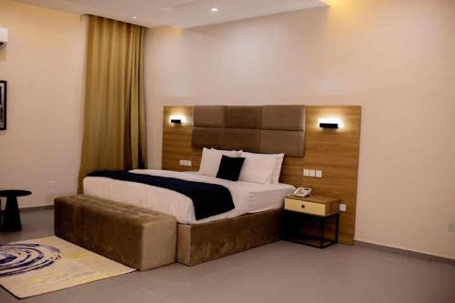 THE EDGE HOTEL AND SUITEs