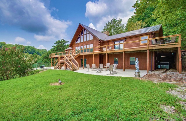 The FadeAway Lodge Center Hill Lake
