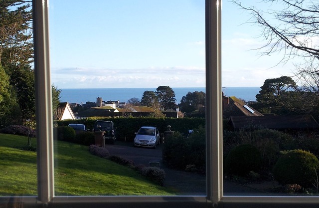 The Garden Studio: South-facing with fabulous sea views