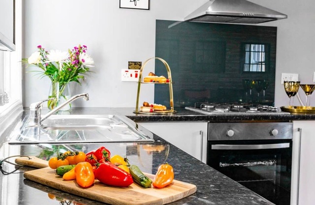 The Gathering Chester 1 Sleeps 14 Very Close to City Centre