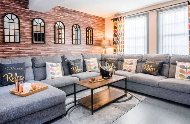 The Gathering Chester 2 Sleeps 14 Very Close to City Centre