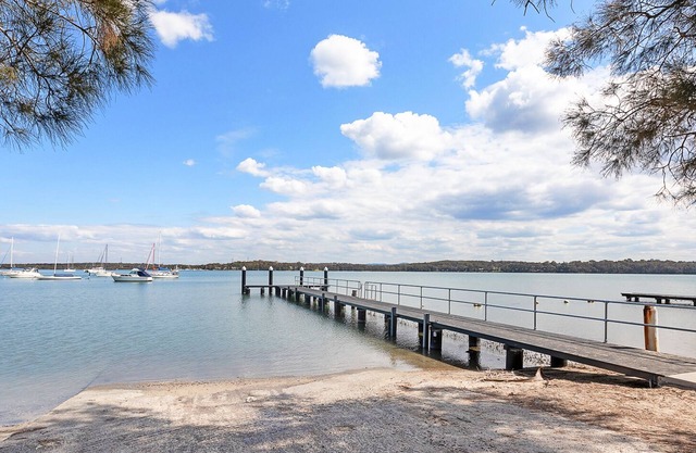 The Hamptons Lakehouse - 100m from boat ramp