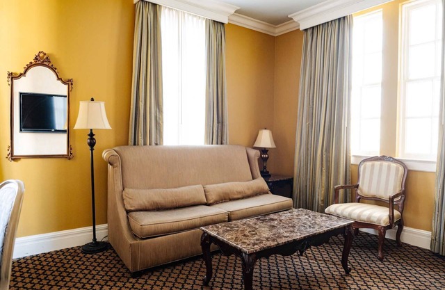 The Lafayette by Kasa | King Suite