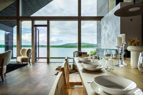 The Lakeview by Hilla Villas