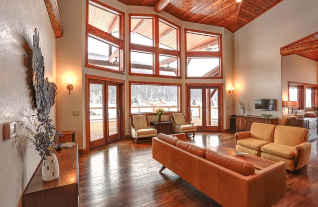 The Lodge at Nemo: Your private, spacious Black Hills retreat, sleeps 22