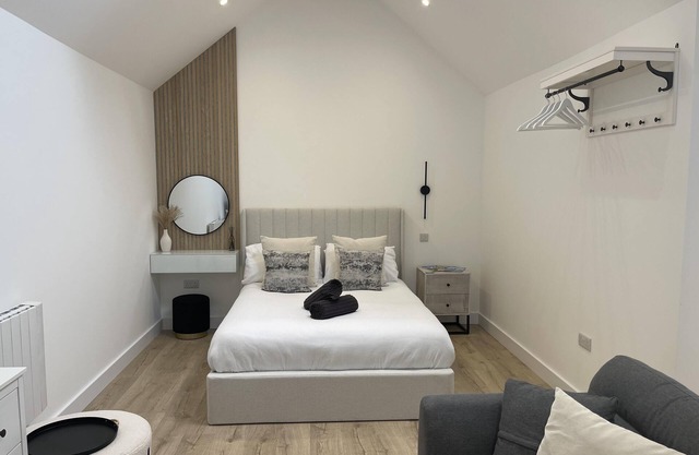 The Lodge Hideaway - Studio Style, Simple Luxury