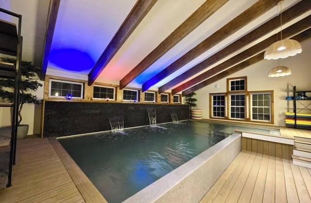 The Myrtle House Heated Pool-Hot Tub, Tennis court, Firepit, Sauna, Gym, Hot Tub