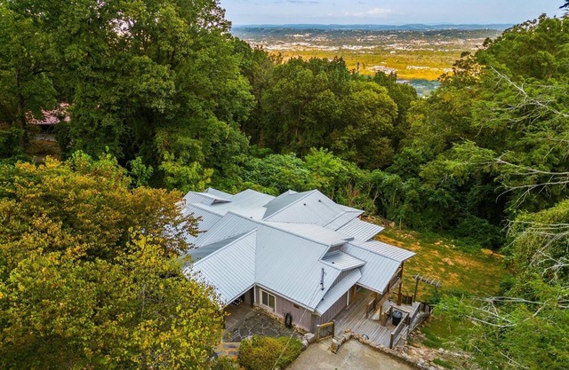 The Nest | Home W/Mtn Views | GREAT Location! | 3 Bed, 3.5 Bath