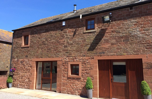 THE OLD GRAINSTORE, family friendly in Bolton Low Houses
