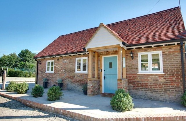 The Old Pump House - One Bedroom House, Sleeps 3