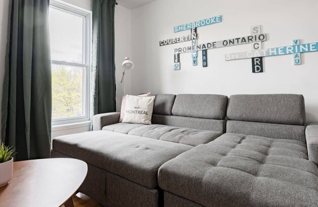 The Olympic : TWIN app. 4 bed heart of Montréal