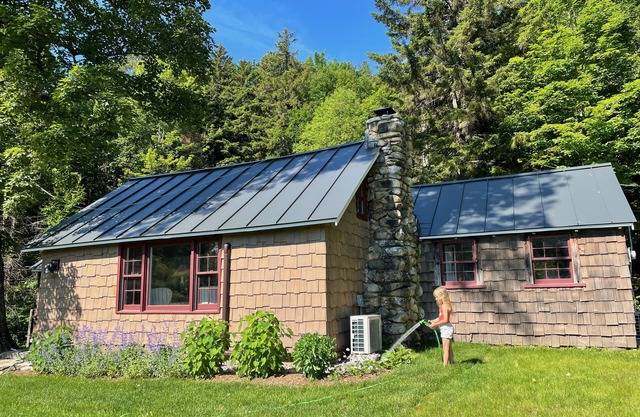 The Owls Nest-A quaint cabin in the woods of VT-Near Bromley, Magic & Stratton