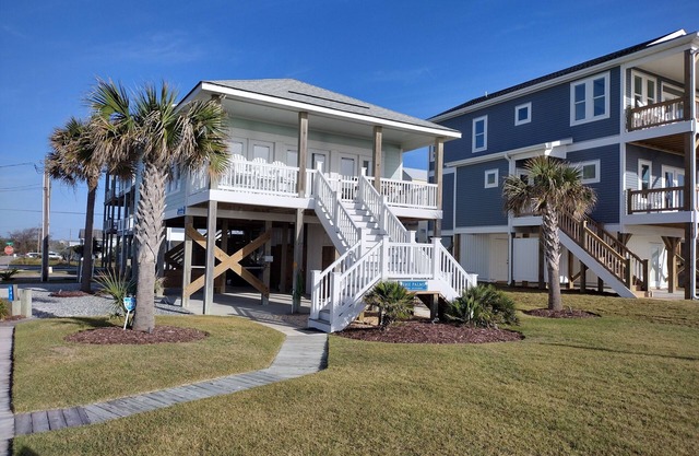 "The Palms" Oceanfront on Topsail Island, 2 BR - 2 BA Beach House - Awesome View