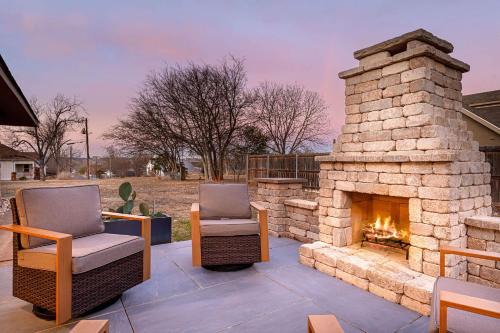 The Pear - Fire Pit & Close to Main St