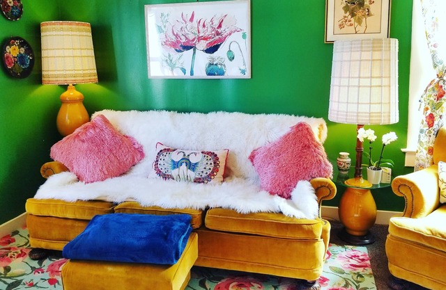 The Pear Tree: Cozy Apartment Downtown with Bay View