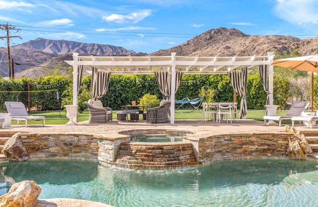 The Quail a Modern Desert Oasis with 16 Beds sleeps 23 Guests