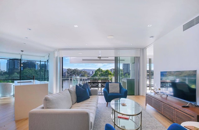 The Riveredge Chic Resort Style Luxury near CBD