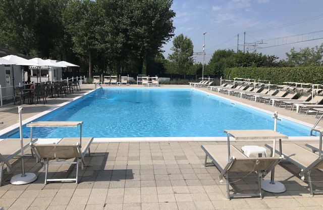 THE RIVERSIDE SUITE and POOL near VENICE