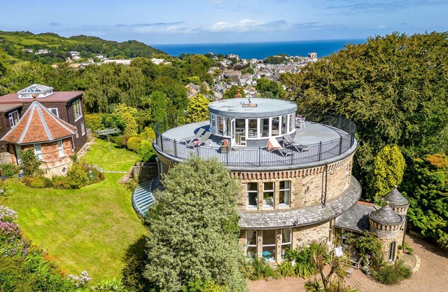 The Round House - Panoramic views of Ilfracombe