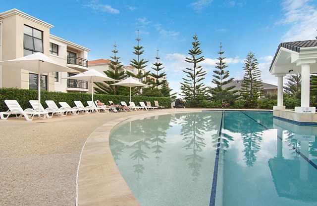 The Sands 2/20 Pacific Parade Opposite beach plus Air