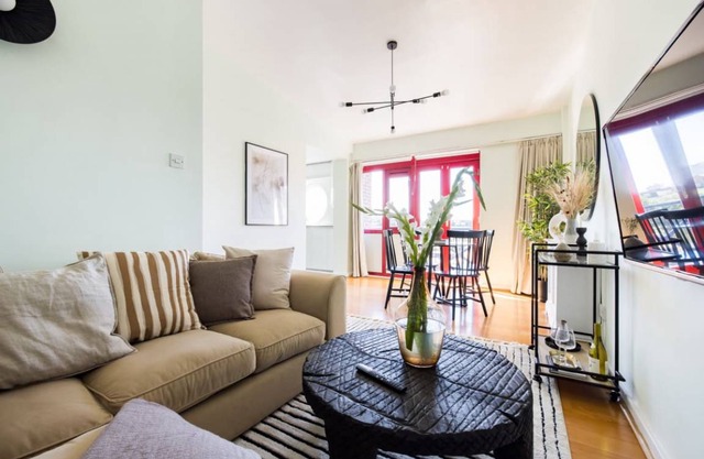 The Shadwell Secret - Contemporary 4BDR House
