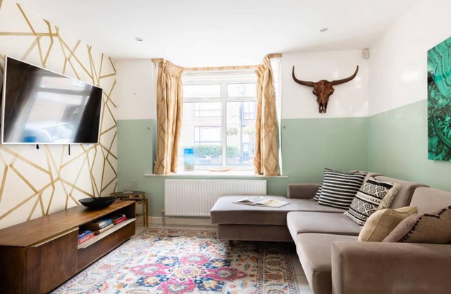 The Southwick Sanctuary - Large & Modern 6BDR with Terrace
