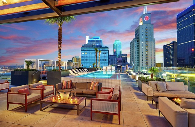 The Statler Dallas Curio Collection By Hilton
