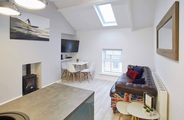The Surfer's Loft Apartment