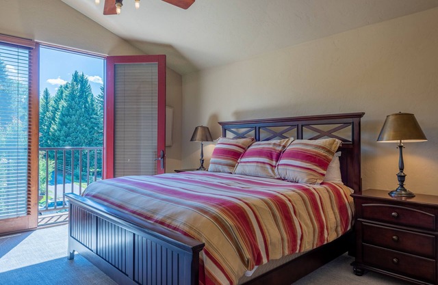 The Timbers 4O-1 Bedroom - Upscale Condo Close to Downtown + Garage