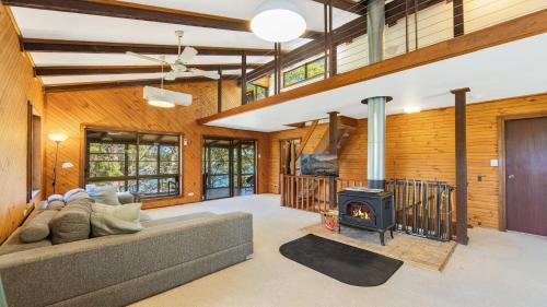 'The Treehouse On Hardys' by Accom Holidays