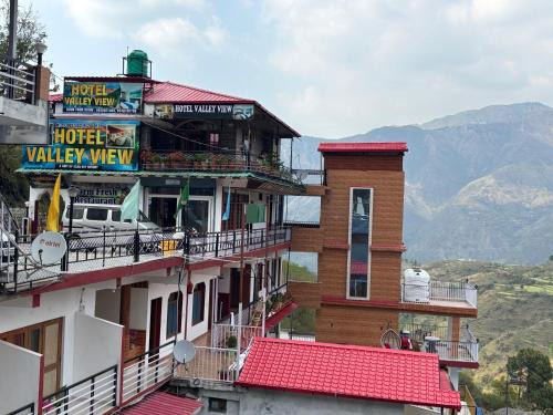 The Valley View -"in the lap of valley"- Mountain view ! Personal Balcony ! Open Terrace ! Rooftop Cafe ! Large Parking ! free WiFi