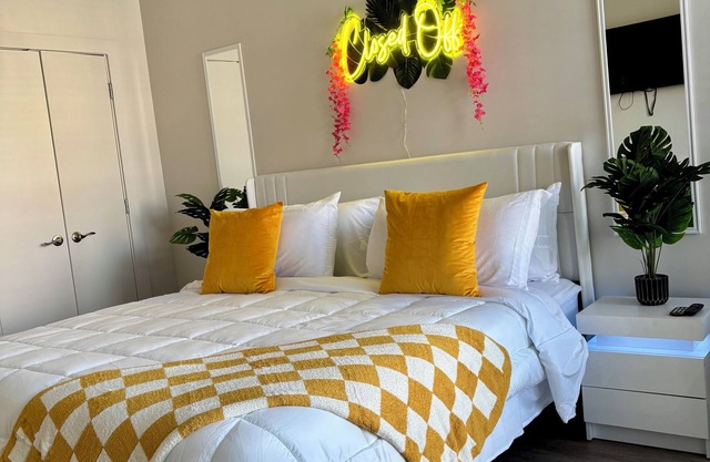 The Villa @Atlantic Station + Views+ Shopping
