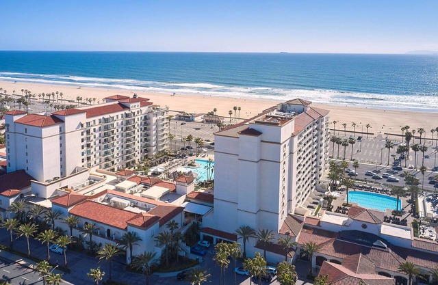 The Waterfront Beach Resort, A Hilton Hotel