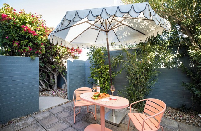 The Wesley by AvantStay – Mid-Century Modern Oasis with Pool
