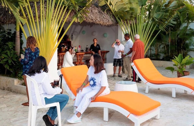 The white rock villa this 9 bedroom 9 bathroom offer fee continental breakfast